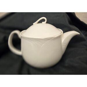 Royal Doulton Hotel Porcelain 6" Teapot England Cream White